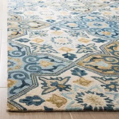 Dayna Medallion Hooked Rug - Safavieh